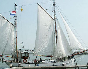 Foto in Volendamse klederdracht & Diner op Zee